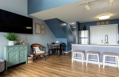 Grand Haven Condo | Charming 2-Bedroom Waterfront Condo in Spring Lake