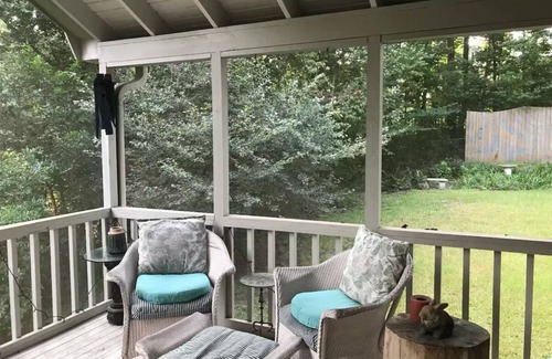 Tallahassee House | Charming 2-bedroom house with privacy and a tranquil wooded view