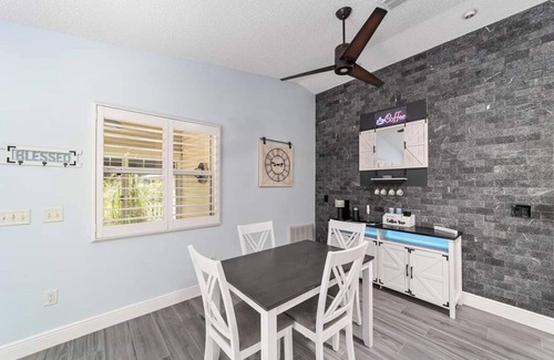 Belvedere House | Charming 2-bedroom house with AC, WiFi located in The Villages near Lake Sumter