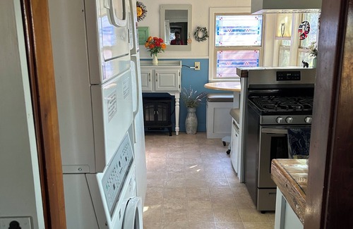 Twin Bridges House | Charming 2-bedroom bungalow with WiFi and bbq in Twin Bridges. Dog friendly.