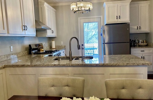 Vandergrift House | Charming 2-bedroom house in Historic Vandergrift with AC