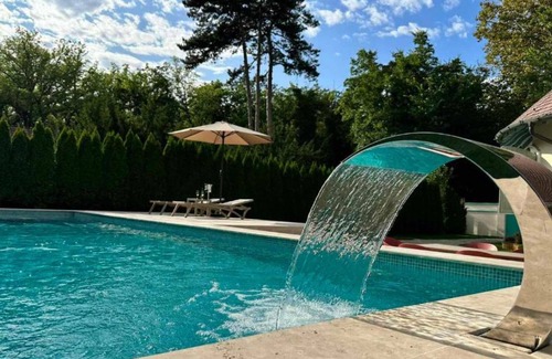 Palic Villa | Charming 2-bedroom villa in enchanting Palić with WiFi, AC