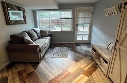 Howard Villa | Charming 2-bedroom villa with WiFi, AC close to Salida Colorado!