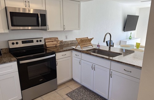 Golden Gate Villa | Charming 2-bedroom villa with HUGE yard in Naples