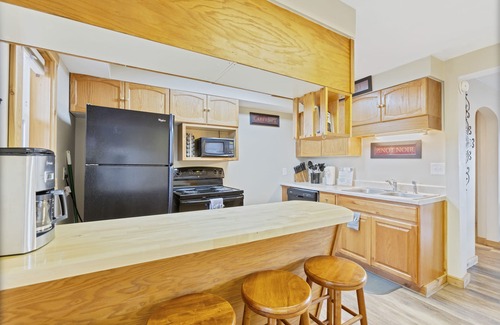 Estes Park House | Charming 2 Bedroom w/Private Hot Tub and Mountain views!