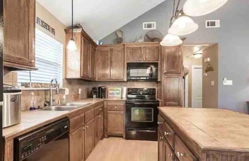 Maurepas House | Charming 2-bedroom waterfront home on Diversion Canal