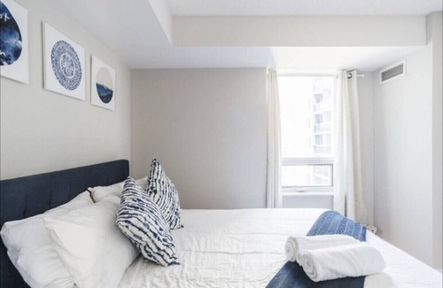 Toronto Entertainment District Hotel | Charming 2 Bedrooms Condo in Prime downtown location