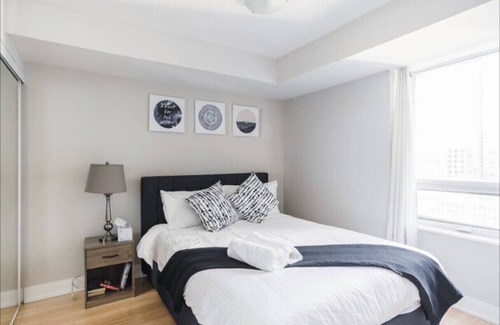 Toronto Entertainment District Hotel | Charming 2 Bedrooms Condo in Prime downtown location
