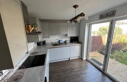 East Wickham Apartment | Charming 2-BR House offering WIFI, Parking and a Garden | On Site Stays Welling