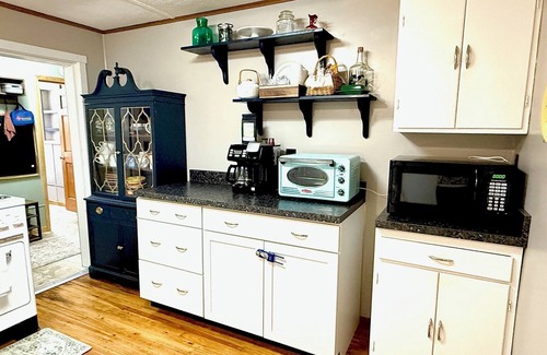 Valley Bend Cottage | Charming 2 BR, minutes from Audra State Park & nestled on Buckhannon River.