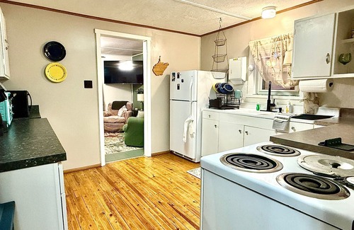 Valley Bend Cottage | Charming 2 BR, minutes from Audra State Park & nestled on Buckhannon River.