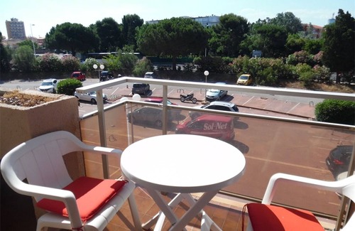 Le Port Apartment | Charming 2-Room Apartment Near Beach with Private Parking