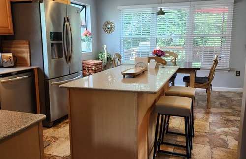 Lake Ridge House | Charming 2 levels guest unit in a house in amazing lake ridge area.