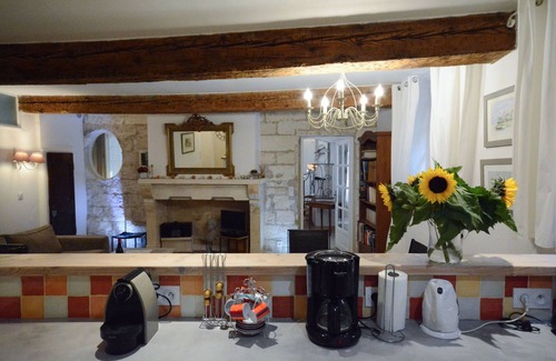 Avignon City Centre Apartment | Charming 2-room apartment classified 3 *at the foot of the palace, quiet, wooded terrace