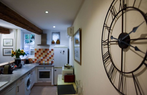 Avignon City Centre Apartment | Charming 2-room apartment classified 3 *at the foot of the palace, quiet, wooded terrace