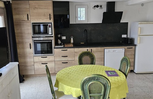 Frejus Apartment | Charming 2-room apartment near Estérel in Provencal villa with pool