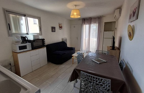 Balaruc-les-Bains Apartment | Charming 2-Star T2 w/Parking near Thermal Spa & Thau Lagoon