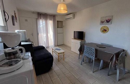 Balaruc-les-Bains Apartment | Charming 2-Star T2 w/Parking near Thermal Spa & Thau Lagoon