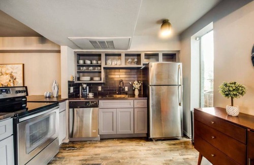 Old East Dallas Condo | Charming 2-story loft with dual king bedrooms near Historic Swiss Ave.