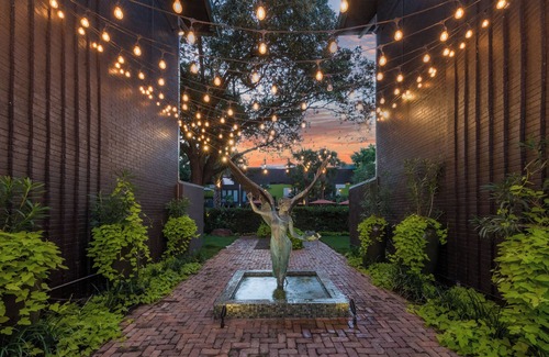 Old East Dallas Condo | Charming 2-story loft with dual king bedrooms near Historic Swiss Ave.