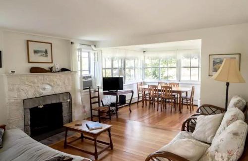 Woods Hole House | Charming 20th-Century Cape Cod Cottage Rental in Woods Hole, Massachusetts