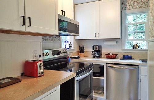 Saugatuck Cottage | Charming 2B/1B Cottage, Private Patio, Downtown, OffStreet Parking, Dog Friendly