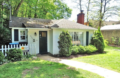 Saugatuck Cottage | Charming 2B/1B Cottage, Private Patio, Downtown, OffStreet Parking, Dog Friendly