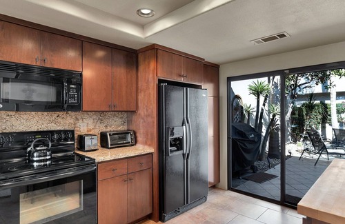 La Quinta Condo | Charming 2bd Condo w/ Magnificent Lake & Golf Views LQ117 LIC#063268