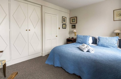 Hammersmith Broadway House | Charming 2BD Garden House - Hammersmith
