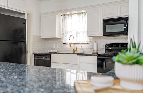 San Angelo House | Charming 2bdr/2bath lake house with AC in San Angelo