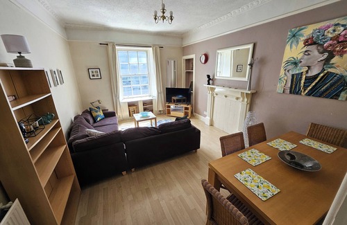 Tollcross Apartment | Charming 2BDR Home near Edinburgh Castle