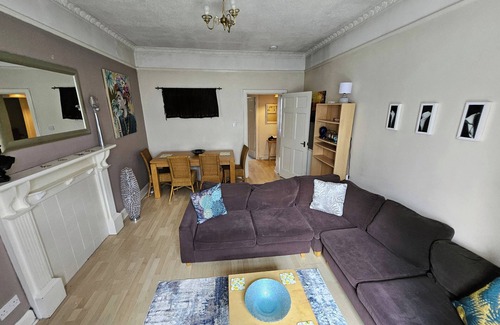 Tollcross Apartment | Charming 2BDR Home near Edinburgh Castle