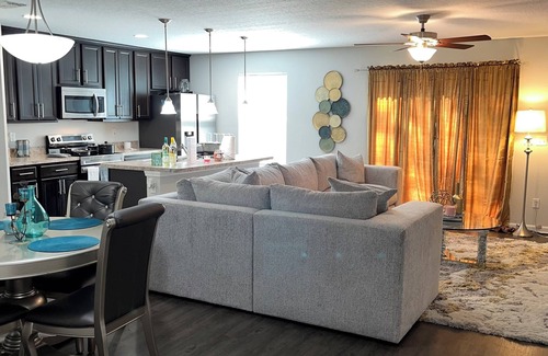 Westside House | Charming 2bdr house in superb Modern Chic home, Nr I295,Golfing, DNTW & Shopping