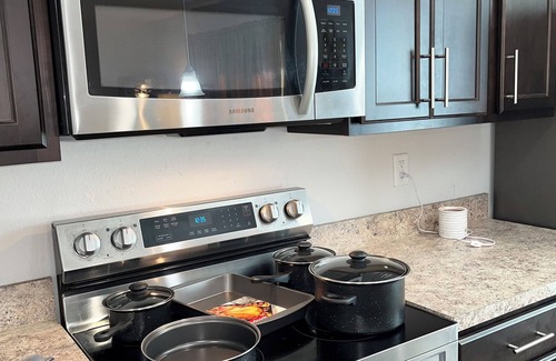 Westside House | Charming 2bdr house in superb Modern Chic home, Nr I295,Golfing, DNTW & Shopping