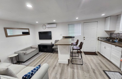 Los Angeles House | Charming 2bedroom home in wonderful Los Angeles with WiFi/AC and minutes to LAX.
