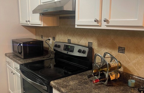 Pike House | Charming 2bedroom house with WiFi, AC in peaceful Indianapolis. Quiet cul-de-sac
