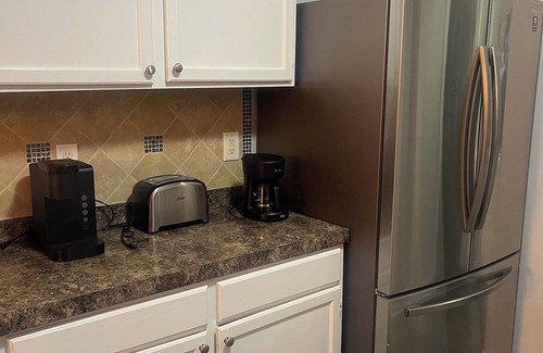 Pike House | Charming 2bedroom house with WiFi, AC in peaceful Indianapolis. Quiet cul-de-sac