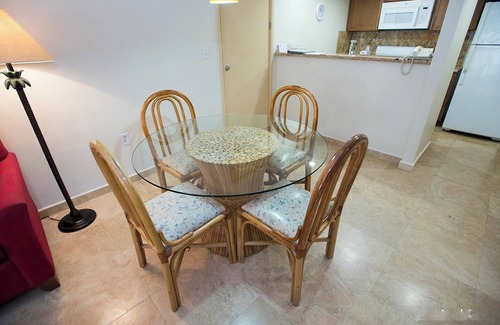 Palm Beach Resort | Charming 2Br, 2 bath Resort Condo,AC,pools,hot tubs,1M to main strip/beach,Aruba