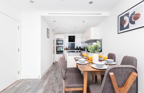 Whitechapel Apartment | Charming 2BR 2BA Near Tower Bridge