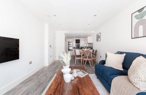 Whitechapel Apartment | Charming 2BR 2BA Near Tower Bridge