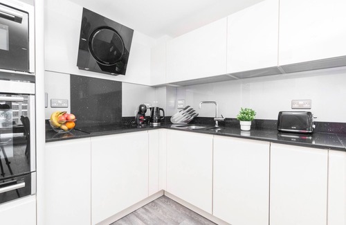 Whitechapel Apartment | Charming 2BR 2BA Near Tower Bridge