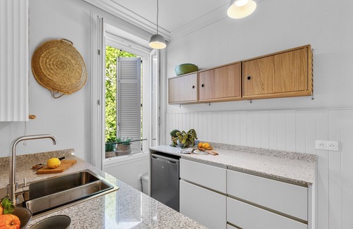 Riou - Petit Juas - Av de Grasse Apartment | Charming 2BR/4P Boutique Apartment – 10-15 Minutes to the Beach & City Center
