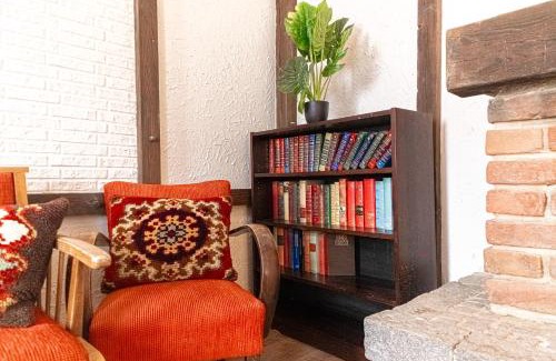 Meidling Apartment | Charming 2BR Apartment Near U6 Schöpfwerk