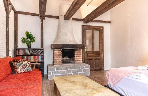Meidling Apartment | Charming 2BR Apartment Near U6 Schöpfwerk