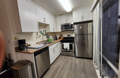 West Los Angeles House | Charming 2BR at Westside Village