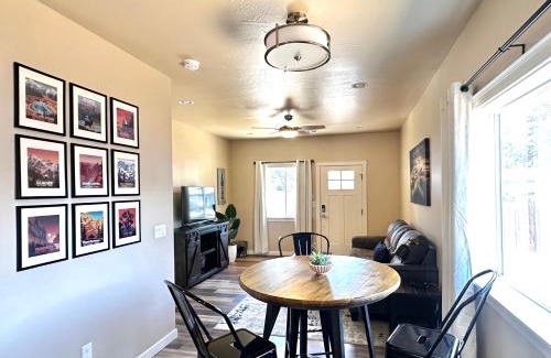 Medford House | Charming 2br Cottage Near Freeway-cul-de-sac