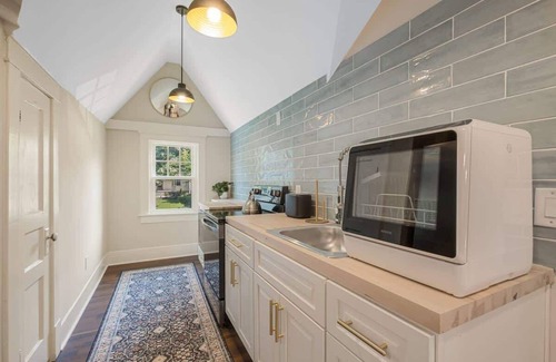 Greenwood Apartment | Charming 2BR East Nash Duplex, Great Location!