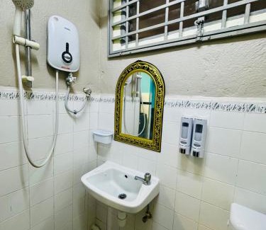 Gelugor Apartment | Charming 2BR for 5pax Convenient malaysian guest only Location by USM