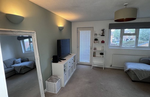 Abbey Condo | Charming 2BR Home Minutes from central London