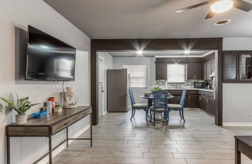 Del City House | Charming 2BR Home Peaceful Area